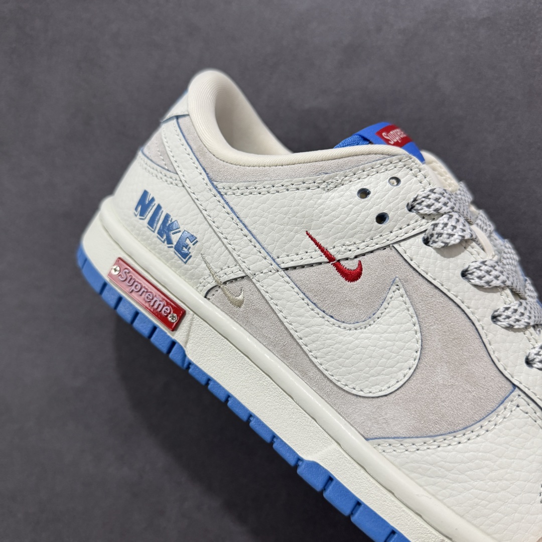  
【定制版】Nike SB Dunk Low 联名三勾 奶白蓝底配色 周年高端定制 低帮休闲板鞋 SC