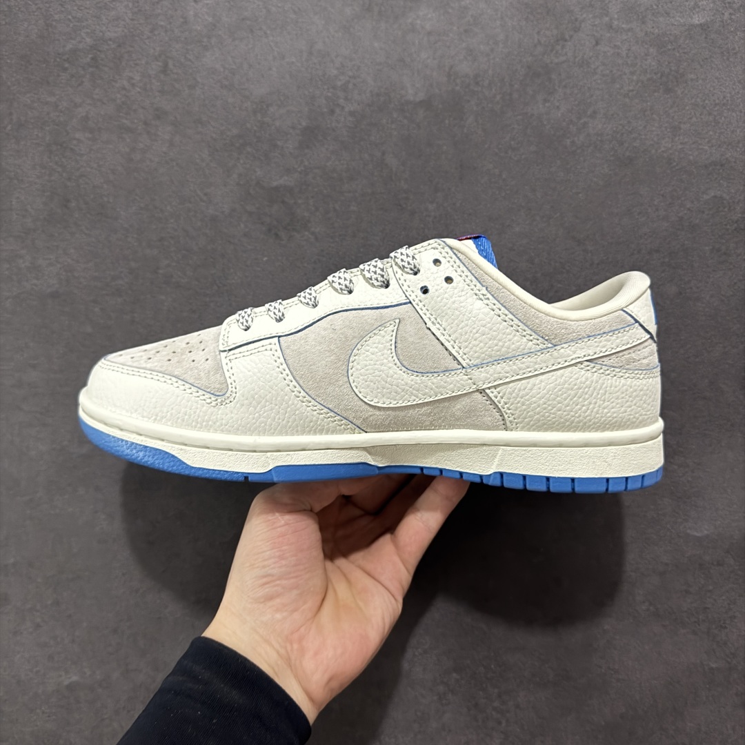  
【定制版】Nike SB Dunk Low 联名三勾 奶白蓝底配色 周年高端定制 低帮休闲板鞋 SC