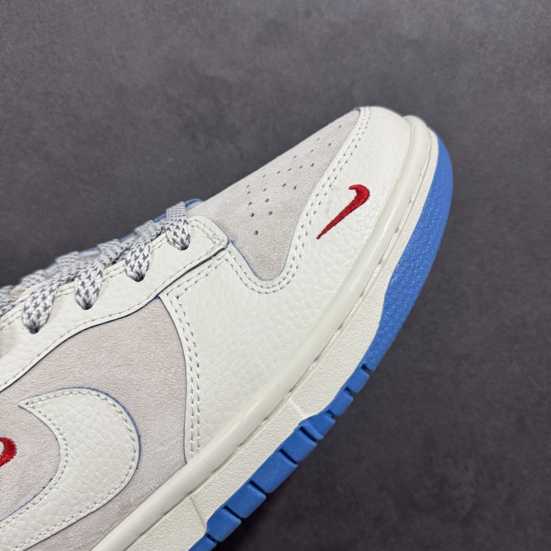  
【定制版】Nike SB Dunk Low 联名三勾 奶白蓝底配色 周年高端定制 低帮休闲板鞋 SC