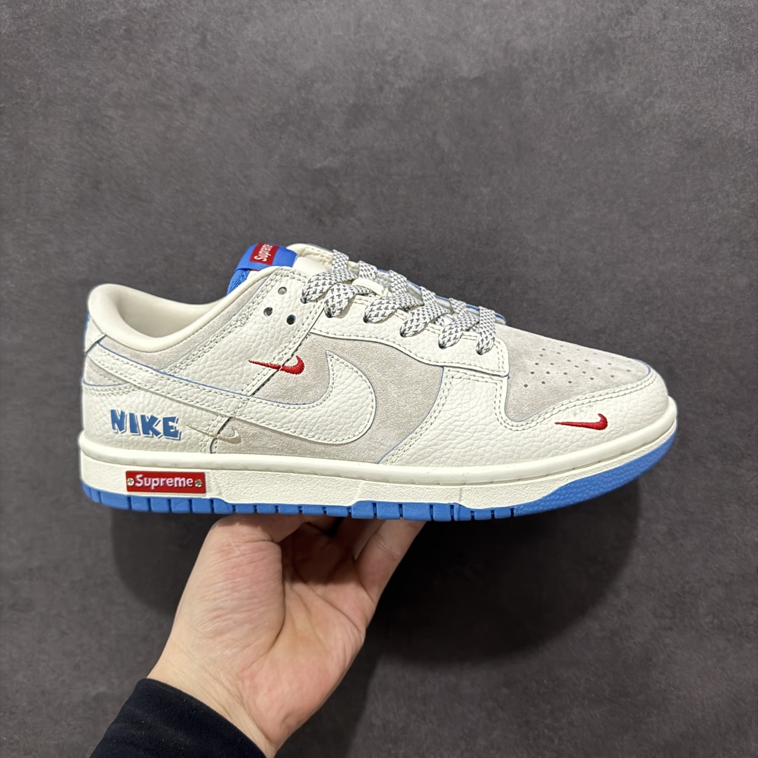  
【定制版】Nike SB Dunk Low 联名三勾 奶白蓝底配色 周年高端定制 低帮休闲板鞋 SC