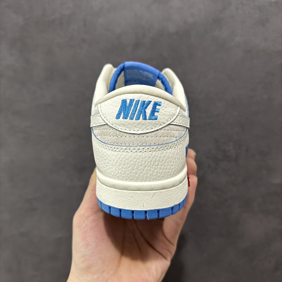  
【定制版】Nike SB Dunk Low 联名三勾 奶白蓝底配色 周年高端定制 低帮休闲板鞋 SC