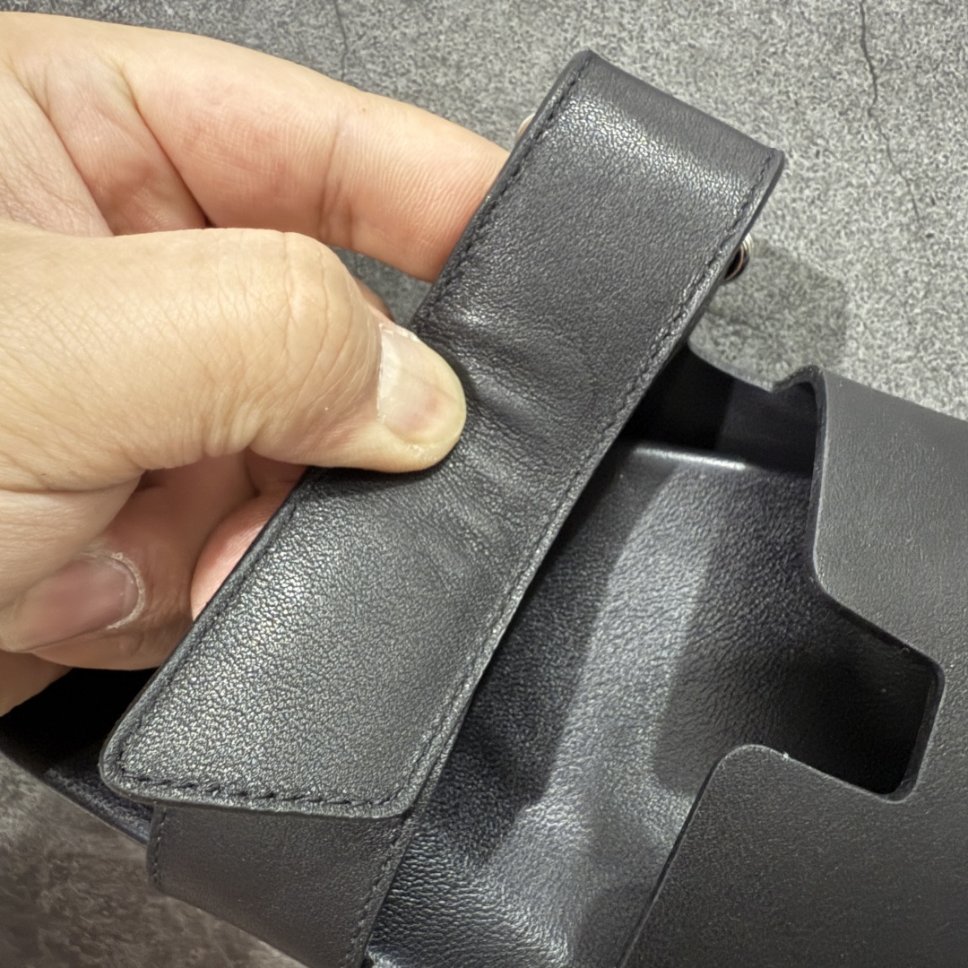 图片[5]-【渠道礼盒版】𝐇𝐞𝐫𝐦𝐞𝐬 Chypre经典情侣款👫 爱马仕 牛皮光面二舅魔术贴爆款💢拖鞋 顶级代购品质✔️独家原版定制🎫 精致的油边工艺%脚感舒适越穿越好看！ 原版高级牛皮材质+tpu大底 日常通勤逛街都非常适合 舒适柔软度爆赞 尺码35-45 专柜包装.带原装Vip顶级礼盒-选品中心