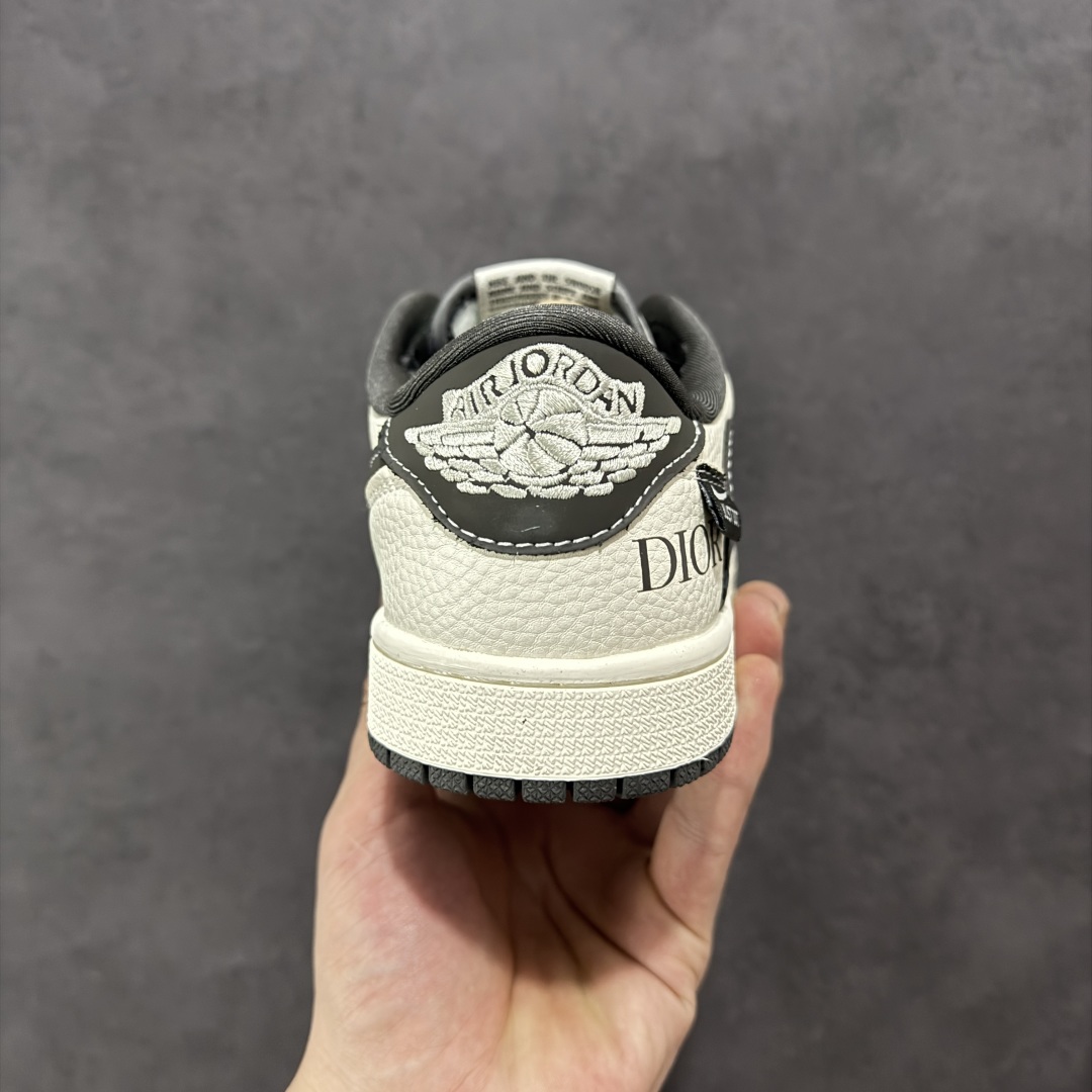 定制版Travis Scott x Fragment Design x Air Jordan 1 Low SP AJ1 迪奥联名 米灰字母勾 低帮文化休闲板鞋 XS2024-039