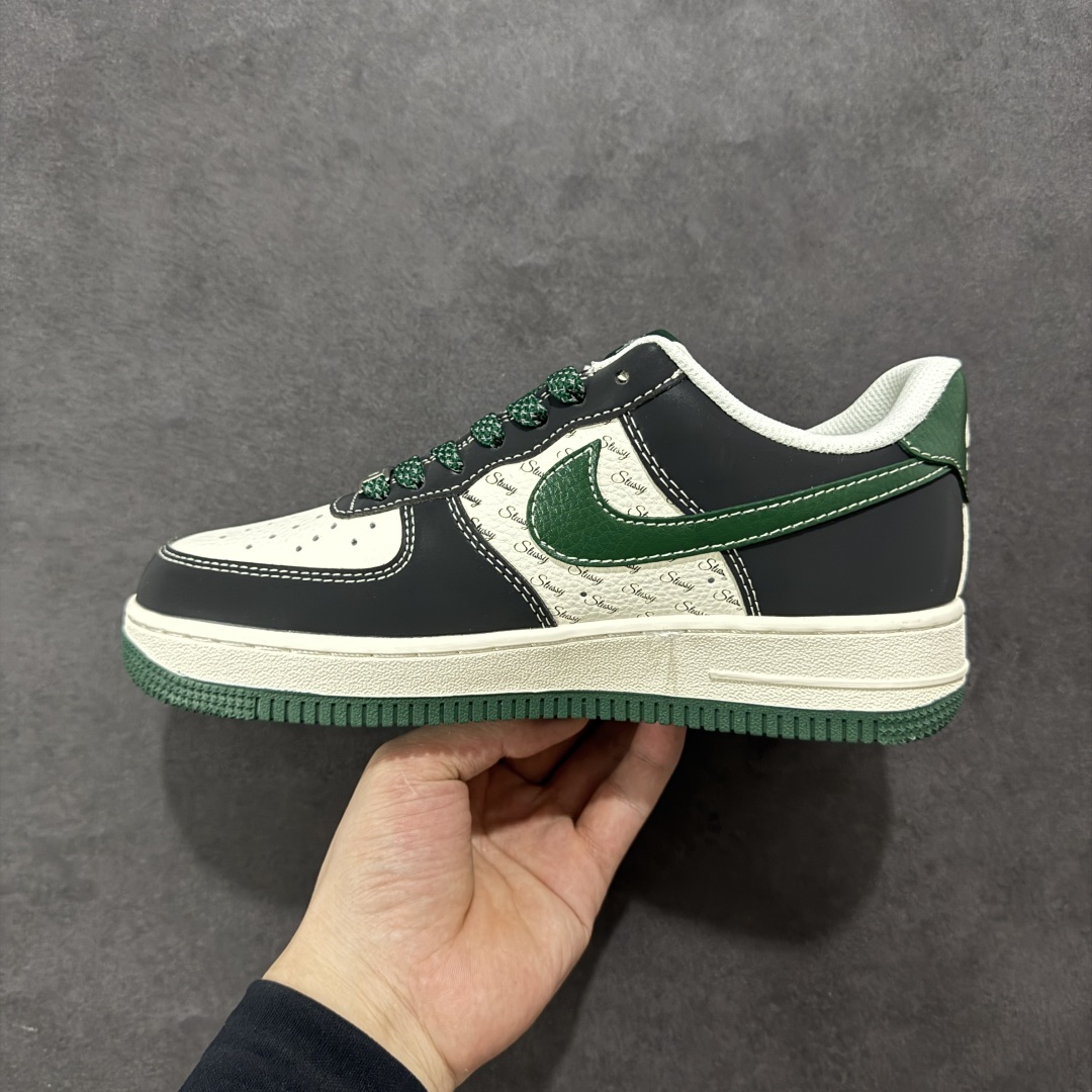 定制版海外限量发售NIke Air Force 1 '07 Low “斯图西联名——黑绿勾英文”空军一号 低帮 XS1958-572