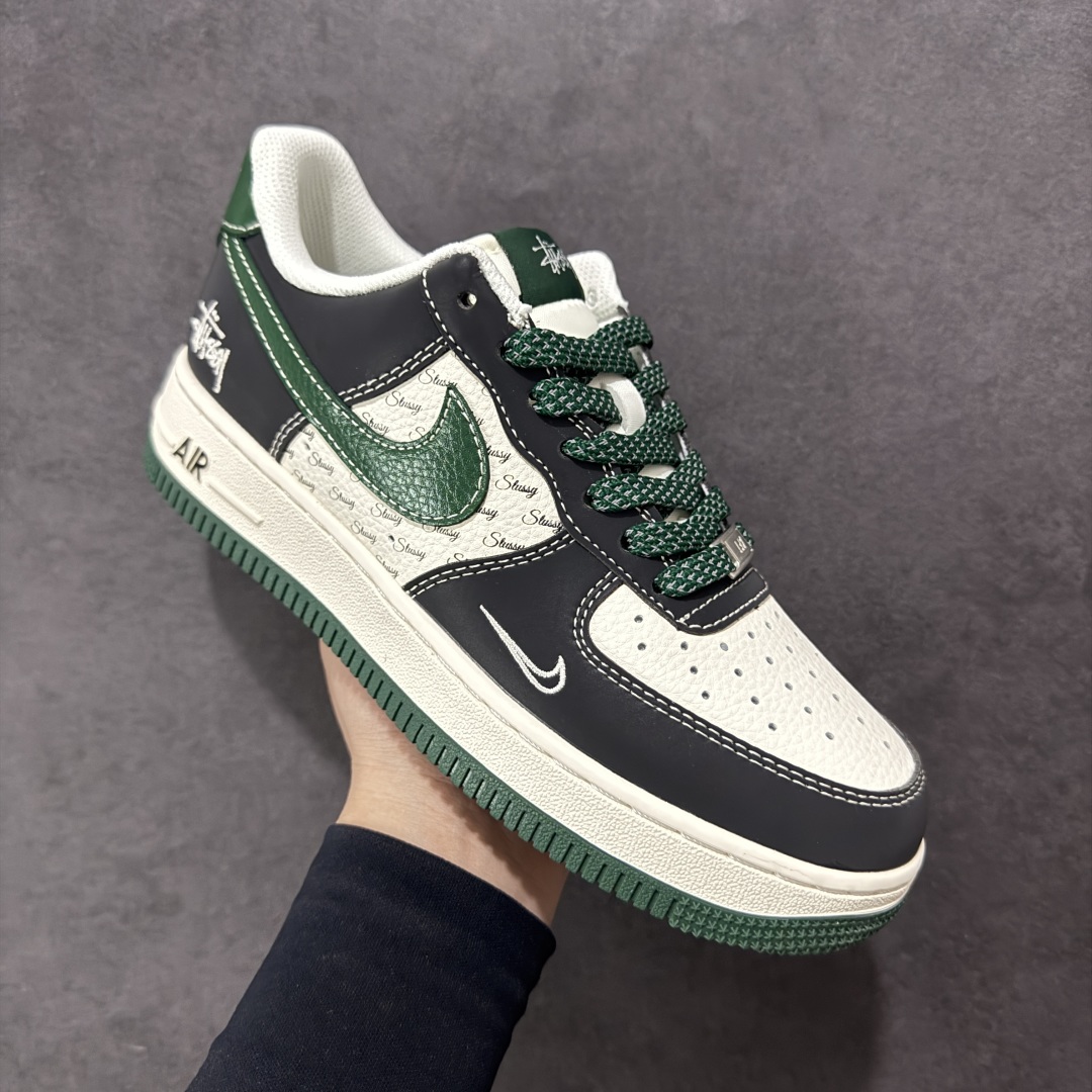 定制版海外限量发售NIke Air Force 1 '07 Low “斯图西联名——黑绿勾英文”空军一号 低帮 XS1958-572