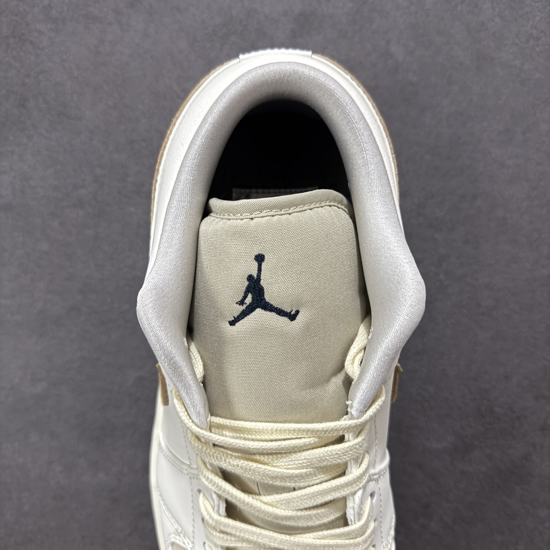 图片[7]-【K版】Air Jordan AJ1 Low 低帮米黄 IB8855-121 全新流水线出品 DT版本唯一平替选择 市场第二梯队最强版 全部原鞋开发 原楦原纸板开发 全鞋电脑针车 原厂内置全掌气垫 原盒内在原标 唯一Zp原版鞋带绑法 免检产品 全新2022版型 全头层皮料 完美零毛边处理 原厂配置全掌气垫 价格定位良心 几十个配色陆续出货 尺码：36 36.5 37.5 38 38.5 39 40 40.5 41 42 42.5 43 44 44.5 45 46-选品中心