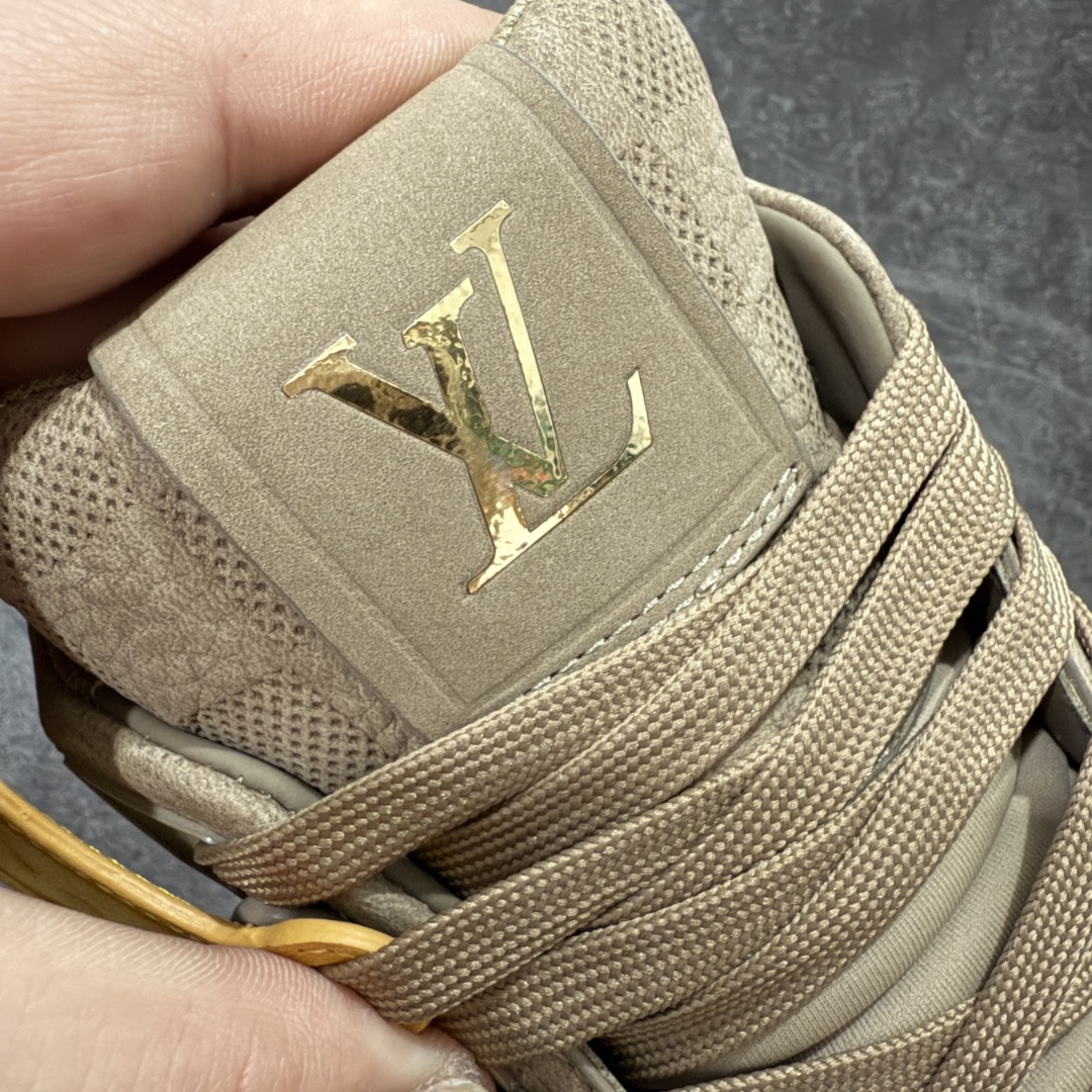 图片[6]-【海淘代购升级版】 现货当天可取 LV Trainer系列高奢运动鞋 灰色大棋盘格 新款芯片顶级 潮人必备单品 同步ZP官网空胶工艺 鞋舌、挂饰均镶嵌NFC芯片感应装置 正确胶片断点式设计 中底正确还原原版油印字母比例 1：1原楦格板、楦头、刀磨全新升级！ 独家订制顶级压纹麂皮 原版开模TPU大底 质感原版一致 垫脚聚米微料加透气英伦网布 披靡市场任何版本！细节完美呈现！ 代购指定版本 全新升级最新双盒包装 扫码秒进官网！ 全套包装配件同比原版 尺码： 38-46-选品中心