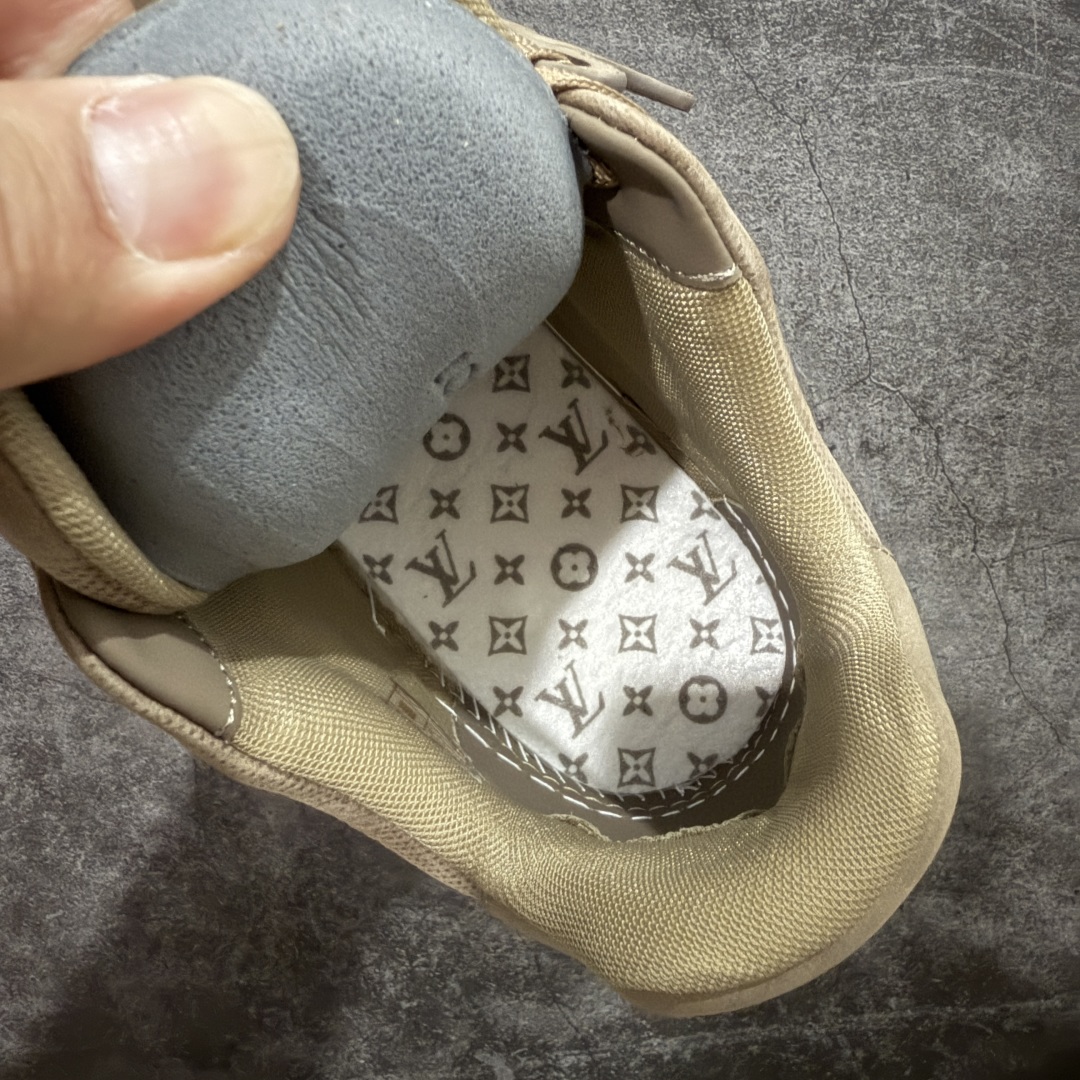 图片[9]-【海淘代购升级版】 现货当天可取 LV Trainer系列高奢运动鞋 灰色大棋盘格 新款芯片顶级 潮人必备单品 同步ZP官网空胶工艺 鞋舌、挂饰均镶嵌NFC芯片感应装置 正确胶片断点式设计 中底正确还原原版油印字母比例 1：1原楦格板、楦头、刀磨全新升级！ 独家订制顶级压纹麂皮 原版开模TPU大底 质感原版一致 垫脚聚米微料加透气英伦网布 披靡市场任何版本！细节完美呈现！ 代购指定版本 全新升级最新双盒包装 扫码秒进官网！ 全套包装配件同比原版 尺码： 38-46-选品中心