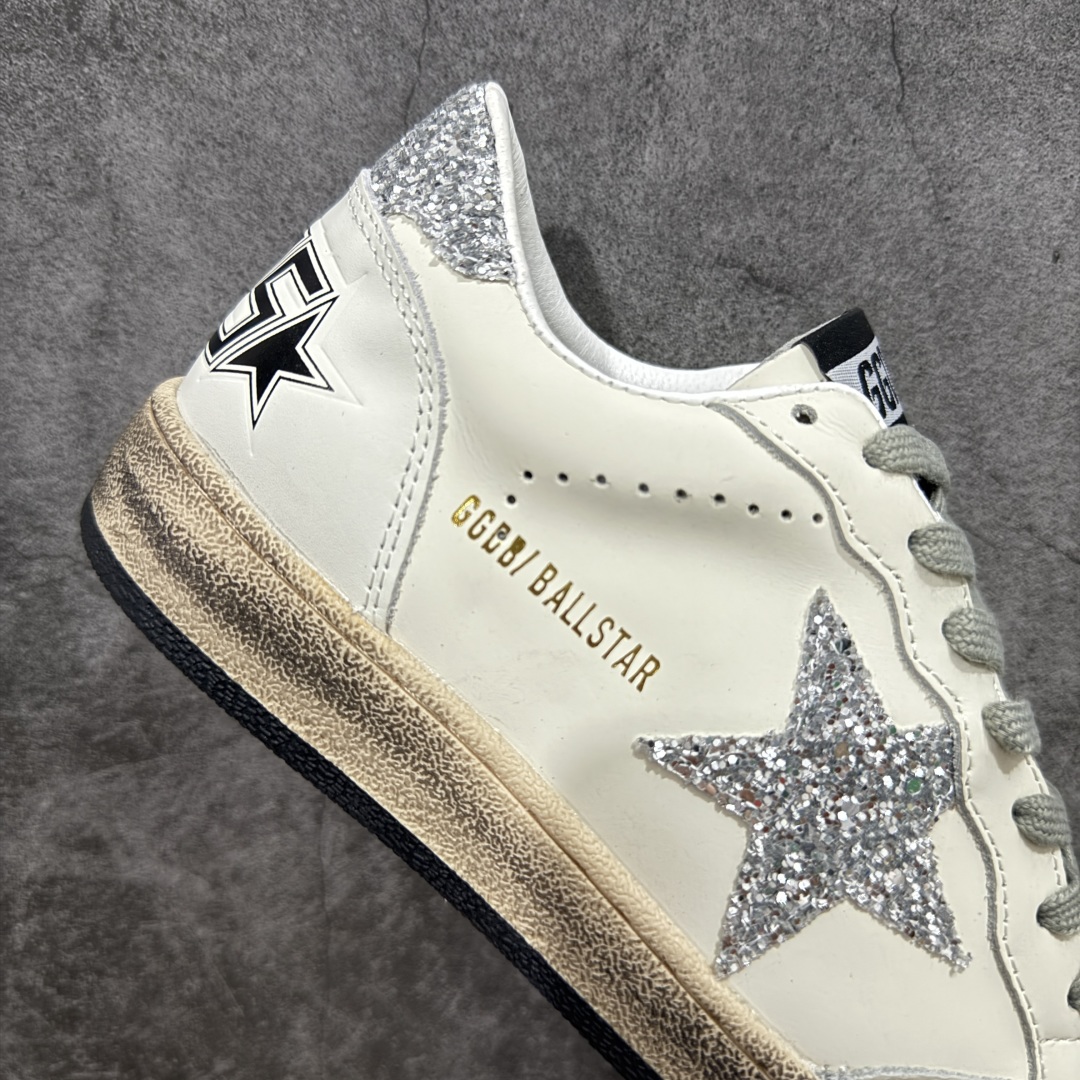 图片[7]-【莞产礼盒纯原】Golden Goose Super-Star GGDB 小脏鞋休闲时尚板鞋 设计有一种不修边幅的酷感 特意做旧彰显自由随性 百搭无挑剔 订制高端柔软皮革 纯手工制作压印Logo 手工刷洗上色打蜡 确保每一双鞋子的独一无二不管是版型还是材料和质感都已经大幅度的超越同市场其它版本 Super-Star运动鞋是Golden Goose的常绿植物 由于使用了创新的材料和饰面 它在每个季节都伴随着其系列 这款牛皮皮革模型的鞋跟饰有黑色皮革鞋跟 绒面革GGDB星星和金属宇样 标志性的复古外观 尺码：35/39-选品中心