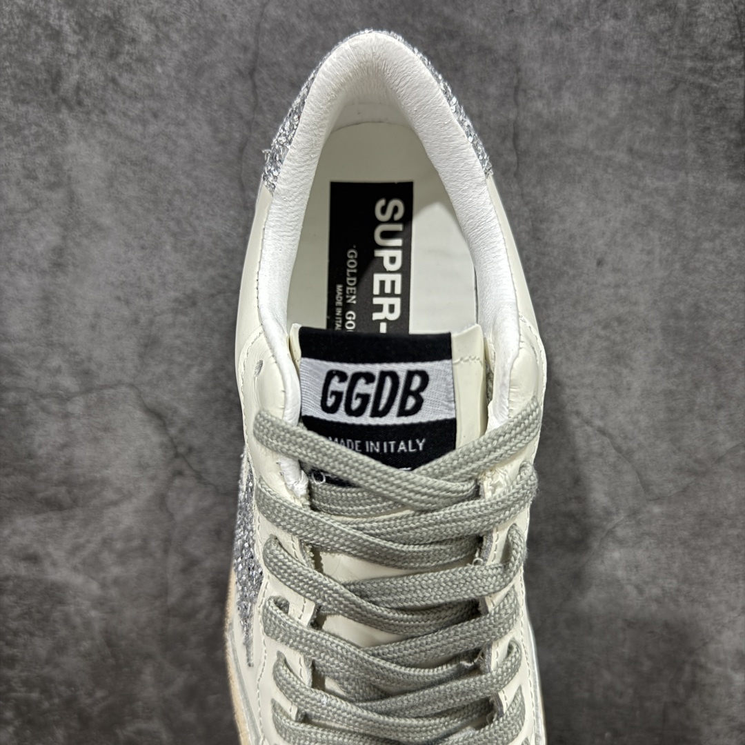 图片[8]-【莞产礼盒纯原】Golden Goose Super-Star GGDB 小脏鞋休闲时尚板鞋 设计有一种不修边幅的酷感 特意做旧彰显自由随性 百搭无挑剔 订制高端柔软皮革 纯手工制作压印Logo 手工刷洗上色打蜡 确保每一双鞋子的独一无二不管是版型还是材料和质感都已经大幅度的超越同市场其它版本 Super-Star运动鞋是Golden Goose的常绿植物 由于使用了创新的材料和饰面 它在每个季节都伴随着其系列 这款牛皮皮革模型的鞋跟饰有黑色皮革鞋跟 绒面革GGDB星星和金属宇样 标志性的复古外观 尺码：35/39-选品中心