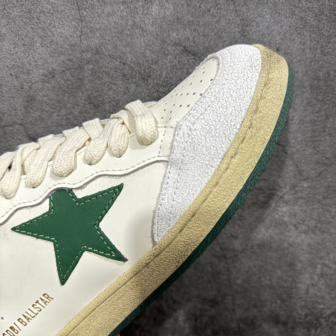 图片[6]-【莞产礼盒纯原】Golden Goose Super-Star GGDB 小脏鞋休闲时尚板鞋 设计有一种不修边幅的酷感 特意做旧彰显自由随性 百搭无挑剔 订制高端柔软皮革 纯手工制作压印Logo 手工刷洗上色打蜡 确保每一双鞋子的独一无二不管是版型还是材料和质感都已经大幅度的超越同市场其它版本 Super-Star运动鞋是Golden Goose的常绿植物 由于使用了创新的材料和饰面 它在每个季节都伴随着其系列 这款牛皮皮革模型的鞋跟饰有黑色皮革鞋跟 绒面革GGDB星星和金属宇样 标志性的复古外观 尺码：35/44-选品中心