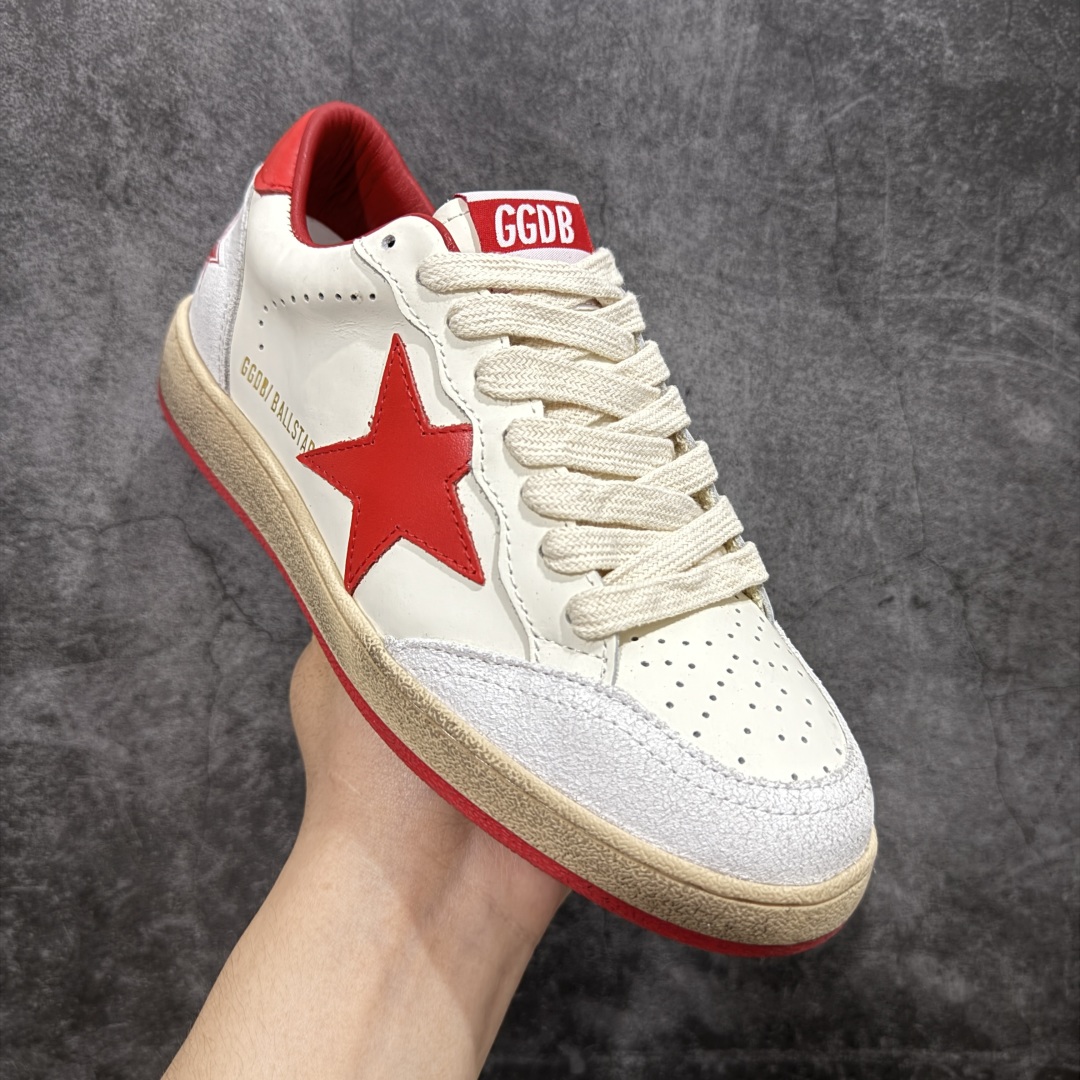图片[3]-【莞产礼盒纯原】Golden Goose Super-Star GGDB 小脏鞋休闲时尚板鞋 设计有一种不修边幅的酷感 特意做旧彰显自由随性 百搭无挑剔 订制高端柔软皮革 纯手工制作压印Logo 手工刷洗上色打蜡 确保每一双鞋子的独一无二不管是版型还是材料和质感都已经大幅度的超越同市场其它版本 Super-Star运动鞋是Golden Goose的常绿植物 由于使用了创新的材料和饰面 它在每个季节都伴随着其系列 这款牛皮皮革模型的鞋跟饰有黑色皮革鞋跟 绒面革GGDB星星和金属宇样 标志性的复古外观 尺码：35/40-选品中心