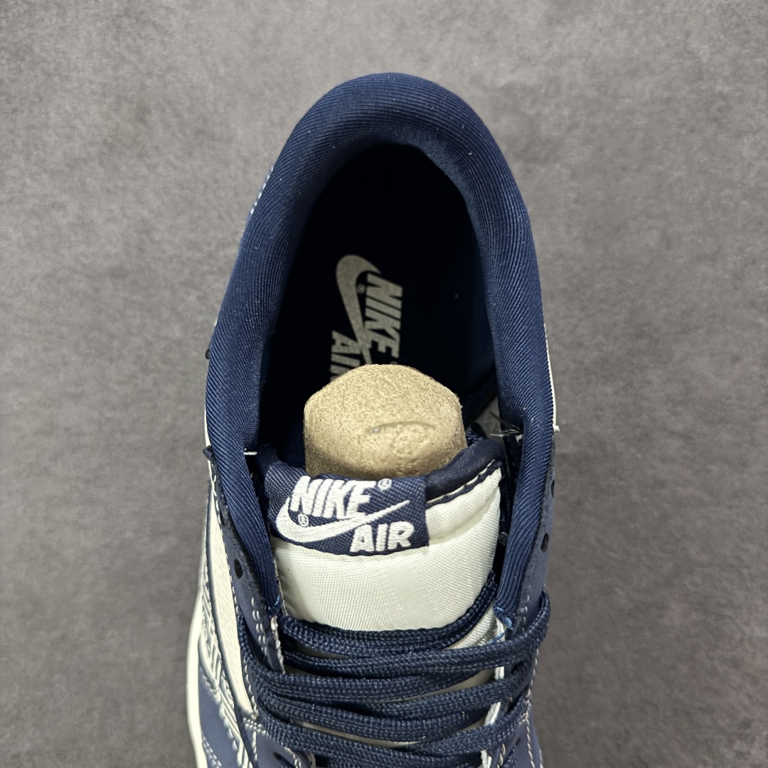 💰325 工厂直销 OG版公司货
【乔1】
【定制版】Travis Scott x Fragment Design x Air Jordan 1 Low OG SP AJ1 巴宝莉联名 深蓝花纹勾 低帮文化休闲板鞋 LD2025-014
#多方联名合作融合了Travis Scott 独特的音乐风格,藤原浩个性的设计风格以及Jordan品牌的经典元素 使其成为一双具有独特身份和价值的鞋子 清新而立体的外观加上联名标识更突出了其独特身份 这种配色方案显示出活力和时尚感 在视觉上引人注目 鞋身的质感和细腻的细节处理使其显得高端而格调十足 这款“倒钩”联名是设计与创意完美结合 融合多方的个性风格是一款备受瞩目的潮流鞋款
尺码:36 36.5 37.5 38 38.5 39 40 40.5 41 42 42.5 43 44 44.5 45
编码:HXS320340
