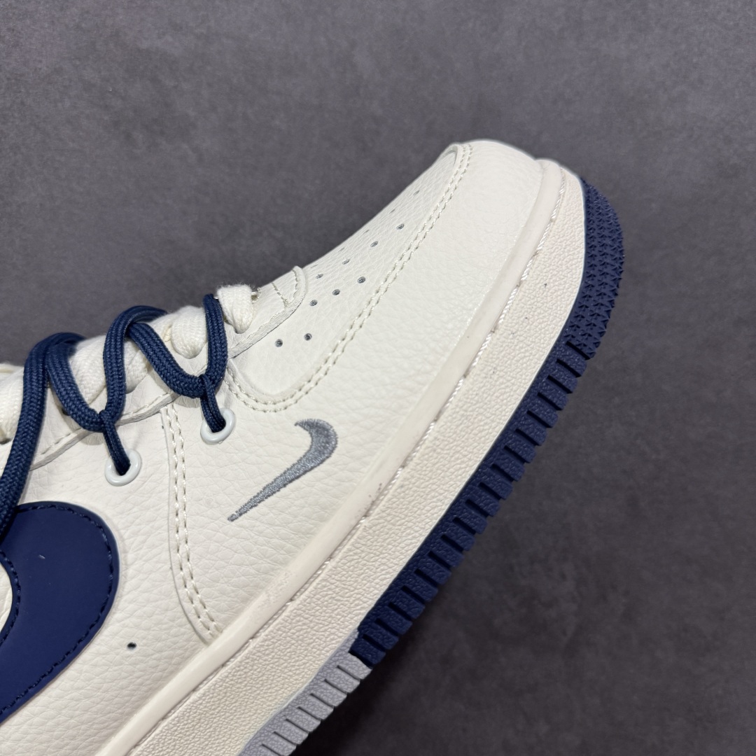  
【定制版】海外限量发售NIke Air Force 1 '07 Low “Supreme联名——双拼