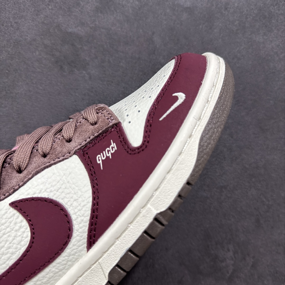  
【定制版】Nike SB Dunk Low 古驰联名--- 奶白酒红猪巴 高端定制 低帮休闲板鞋 定