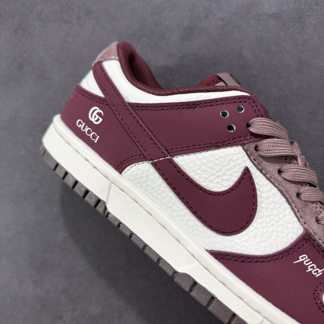  
【定制版】Nike SB Dunk Low 古驰联名--- 奶白酒红猪巴 高端定制 低帮休闲板鞋 定