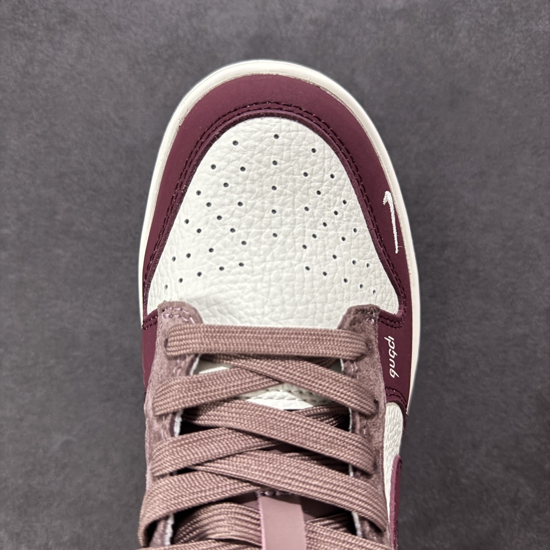  
【定制版】Nike SB Dunk Low 古驰联名--- 奶白酒红猪巴 高端定制 低帮休闲板鞋 定