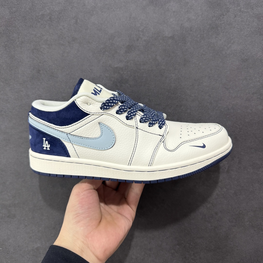  
【定制版】Air Jordan 1 Retro Low x MLB 白蓝小钩
官方同步新色 原装级产
