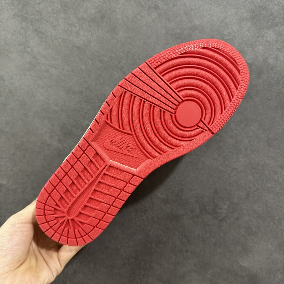  
【定制版】Air Jordan 1 Retro Low x Supreme 米红小钩
官方同步新色 