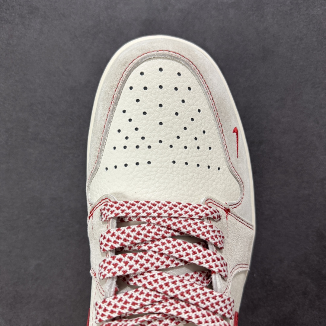  
【定制版】Air Jordan 1 Retro Low x Supreme 米红小钩
官方同步新色 