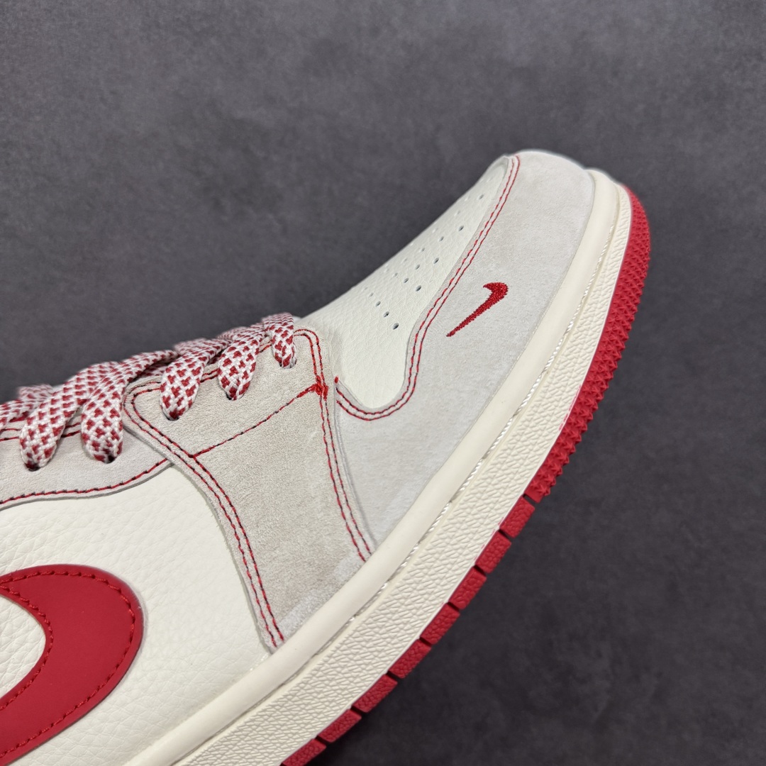 
【定制版】Air Jordan 1 Retro Low x Supreme 米红小钩
官方同步新色 