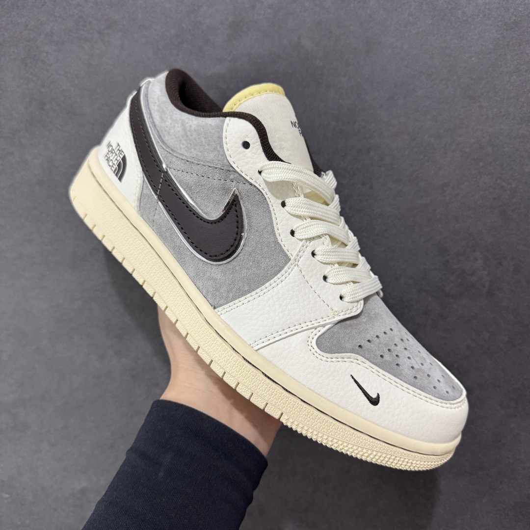  
【定制版】Air Jordan 1 Retro Low x The North Face 米棕小钩
