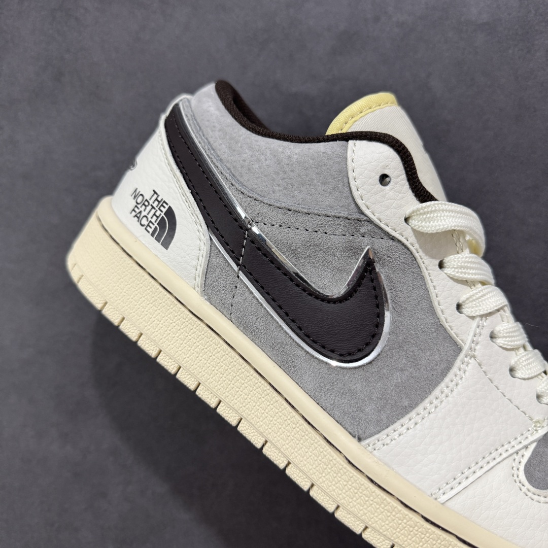  
【定制版】Air Jordan 1 Retro Low x The North Face 米棕小钩

