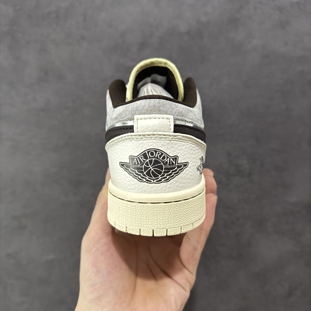  
【定制版】Air Jordan 1 Retro Low x The North Face 米棕小钩
