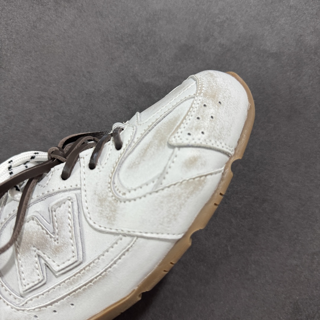 图片[5]-【广东纯原版本】MiuMiu x NB•联名款新色上新 美拉德配色半拖德训鞋运动鞋miumiu&nb530最新款新色上新！经典的网面拼接皮面设计，上脚舒适轻便！一如既往的还原原版大底！三色上新！其中感觉银色最漂亮！谁能不爱亮闪闪呢！很适合春夏哦！透气孔设计不怕闷脚出汗 尺码：35 36 37 38 39-选品中心