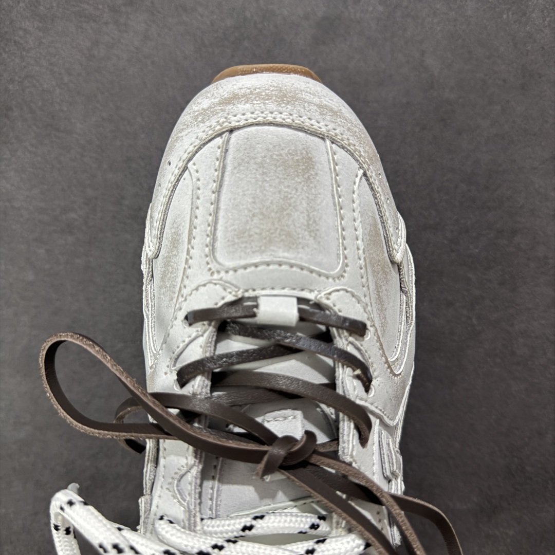 图片[8]-【广东纯原版本】MiuMiu x NB•联名款新色上新 美拉德配色半拖德训鞋运动鞋miumiu&nb530最新款新色上新！经典的网面拼接皮面设计，上脚舒适轻便！一如既往的还原原版大底！三色上新！其中感觉银色最漂亮！谁能不爱亮闪闪呢！很适合春夏哦！透气孔设计不怕闷脚出汗 尺码：35 36 37 38 39-选品中心