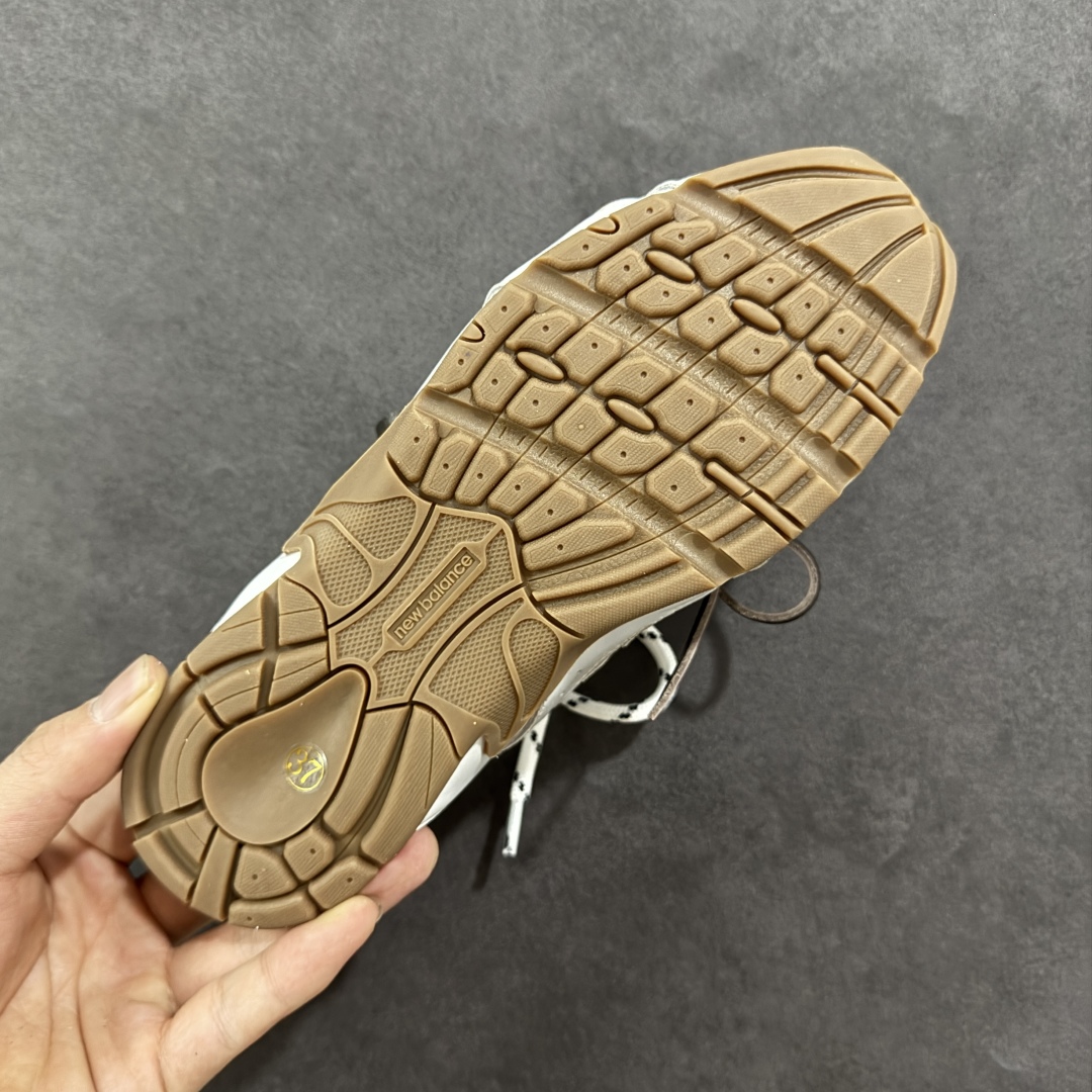 图片[9]-【广东纯原版本】MiuMiu x NB•联名款新色上新 美拉德配色半拖德训鞋运动鞋miumiu&nb530最新款新色上新！经典的网面拼接皮面设计，上脚舒适轻便！一如既往的还原原版大底！三色上新！其中感觉银色最漂亮！谁能不爱亮闪闪呢！很适合春夏哦！透气孔设计不怕闷脚出汗 尺码：35 36 37 38 39-选品中心