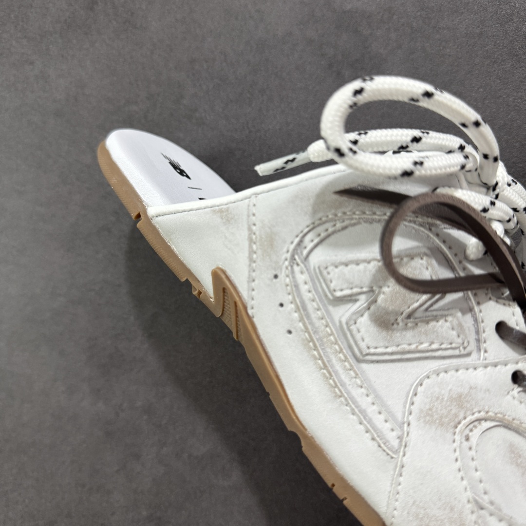 图片[6]-【广东纯原版本】MiuMiu x NB•联名款新色上新 美拉德配色半拖德训鞋运动鞋miumiu&nb530最新款新色上新！经典的网面拼接皮面设计，上脚舒适轻便！一如既往的还原原版大底！三色上新！其中感觉银色最漂亮！谁能不爱亮闪闪呢！很适合春夏哦！透气孔设计不怕闷脚出汗 尺码：35 36 37 38 39-选品中心