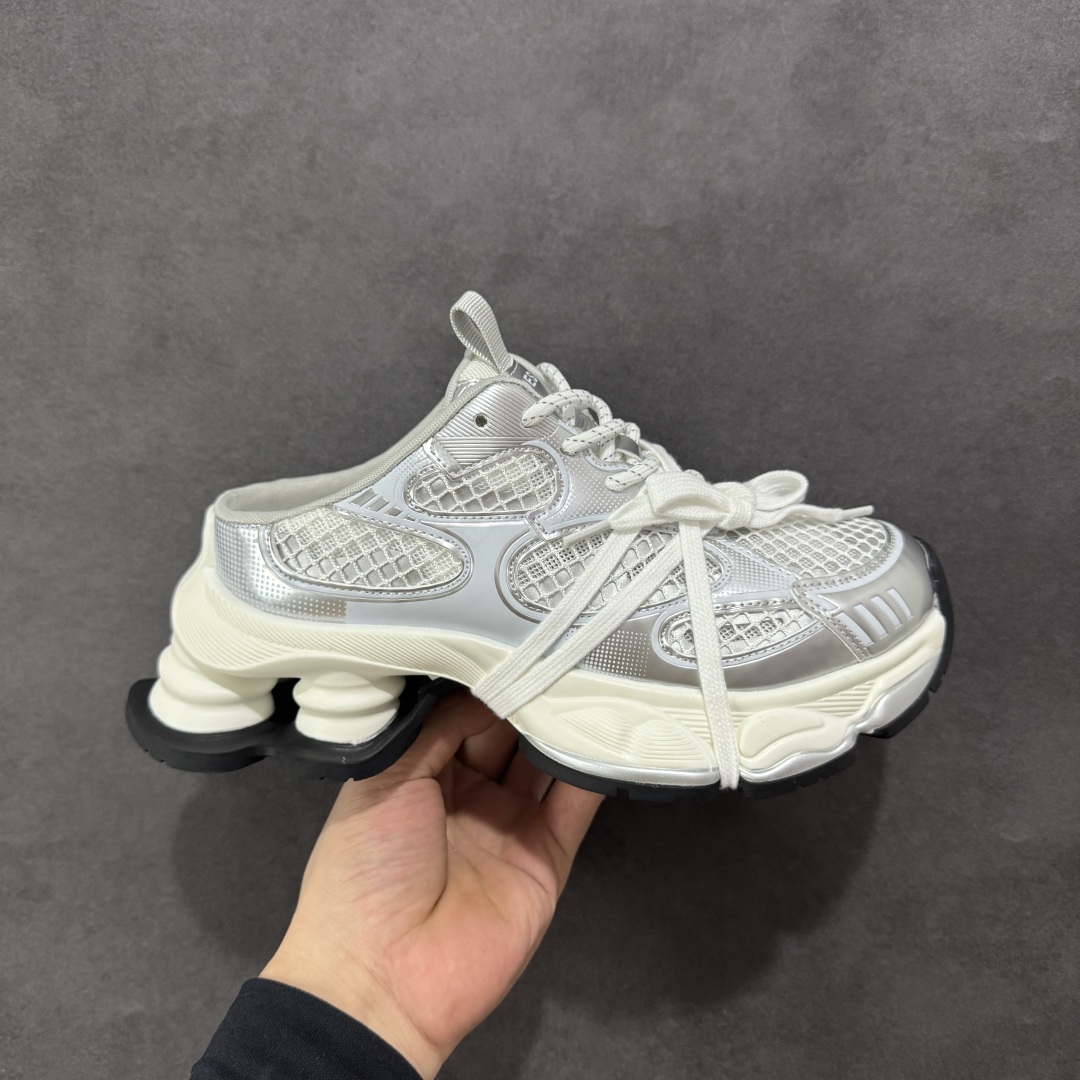  
【公司级】广东大厂出品‼        
2025赵露思，新晋潮流鞋靴品GGCC，
GG-CC 林允