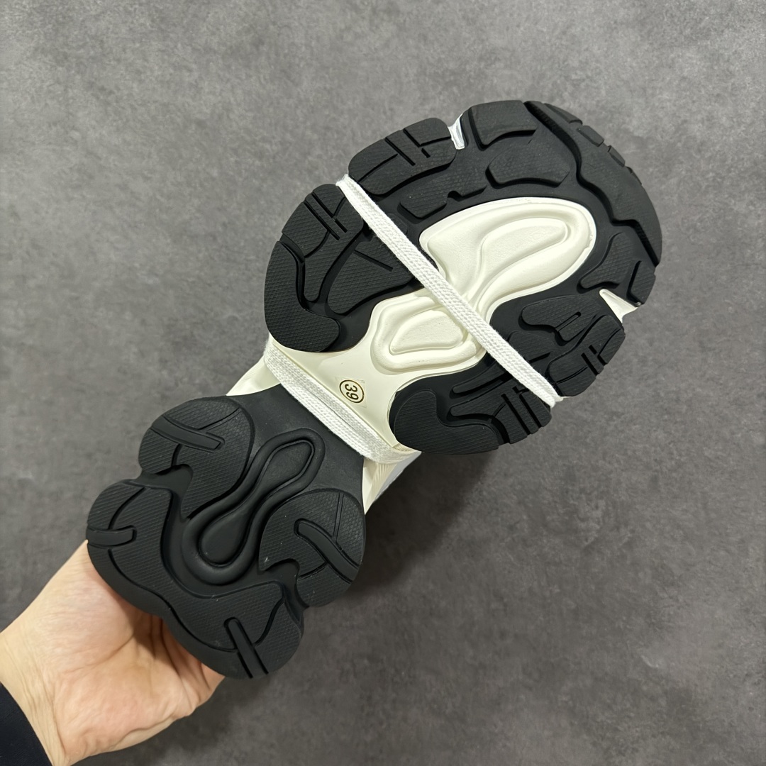 
【公司级】广东大厂出品‼        
2025赵露思，新晋潮流鞋靴品GGCC，
GG-CC 林允