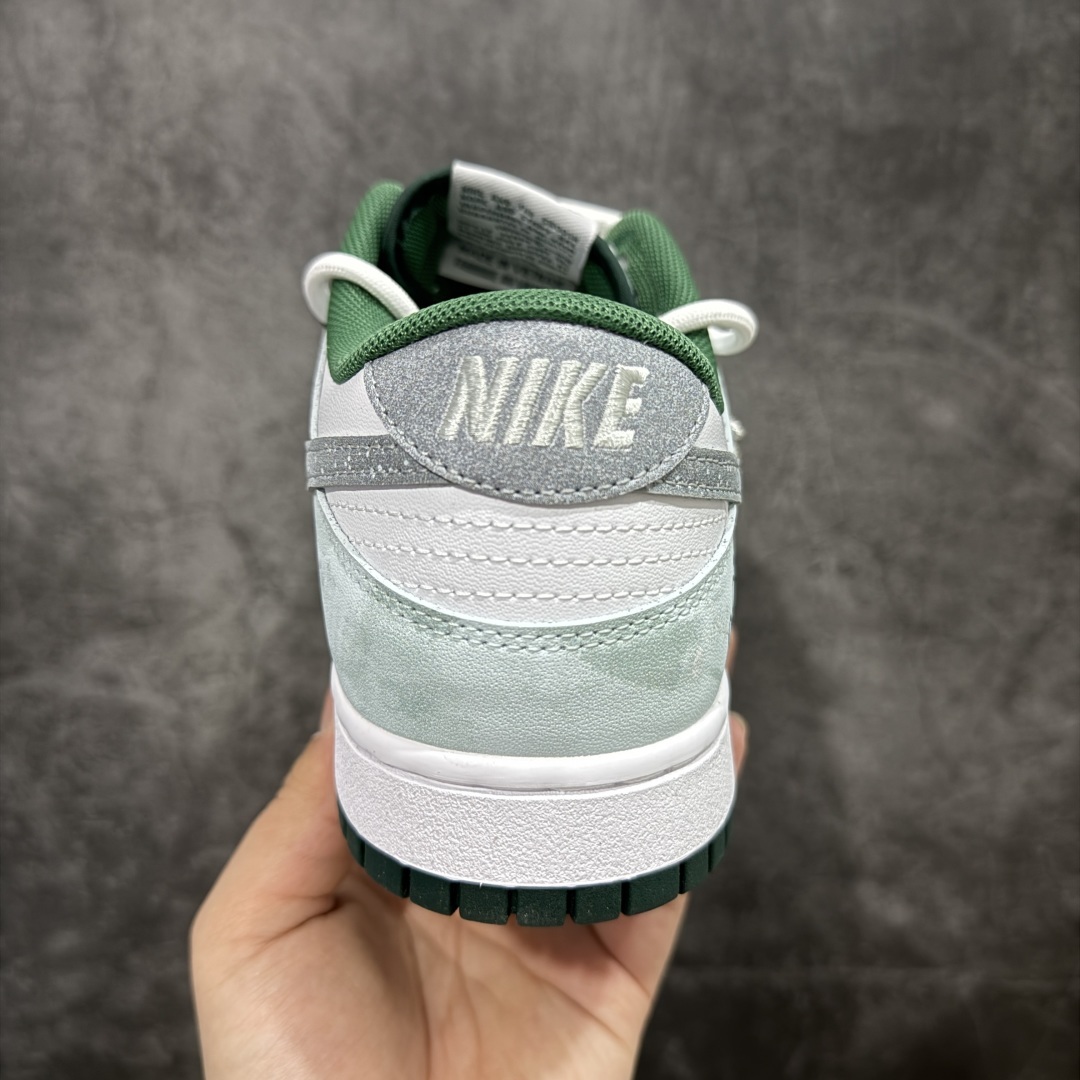 【YC纯原版】NK Dunk Low 青花蛇骨 DD1391-101
此款设计灵感来源于青花蛇蜕,