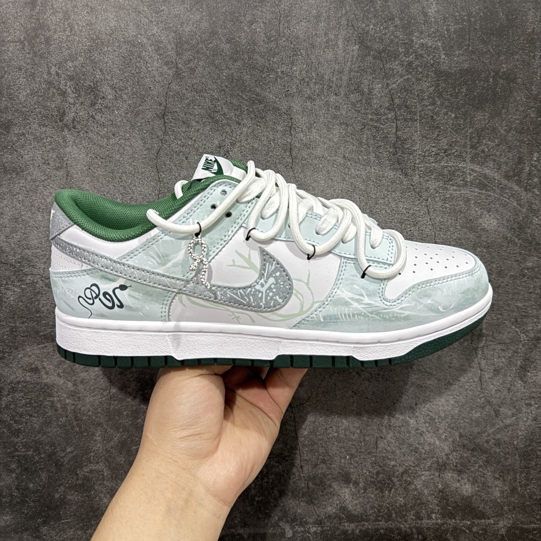 【YC纯原版】NK Dunk Low 青花蛇骨 DD1391-101
此款设计灵感来源于青花蛇蜕,