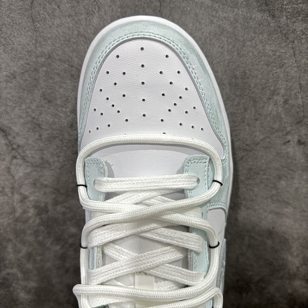 【YC纯原版】NK Dunk Low 青花蛇骨 DD1391-101
此款设计灵感来源于青花蛇蜕,