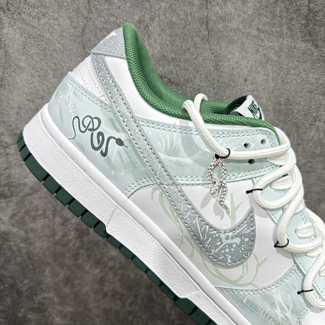 【YC纯原版】NK Dunk Low 青花蛇骨 DD1391-101
此款设计灵感来源于青花蛇蜕,