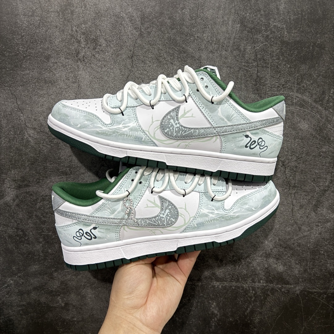 【YC纯原版】NK Dunk Low 青花蛇骨 DD1391-101
此款设计灵感来源于青花蛇蜕,