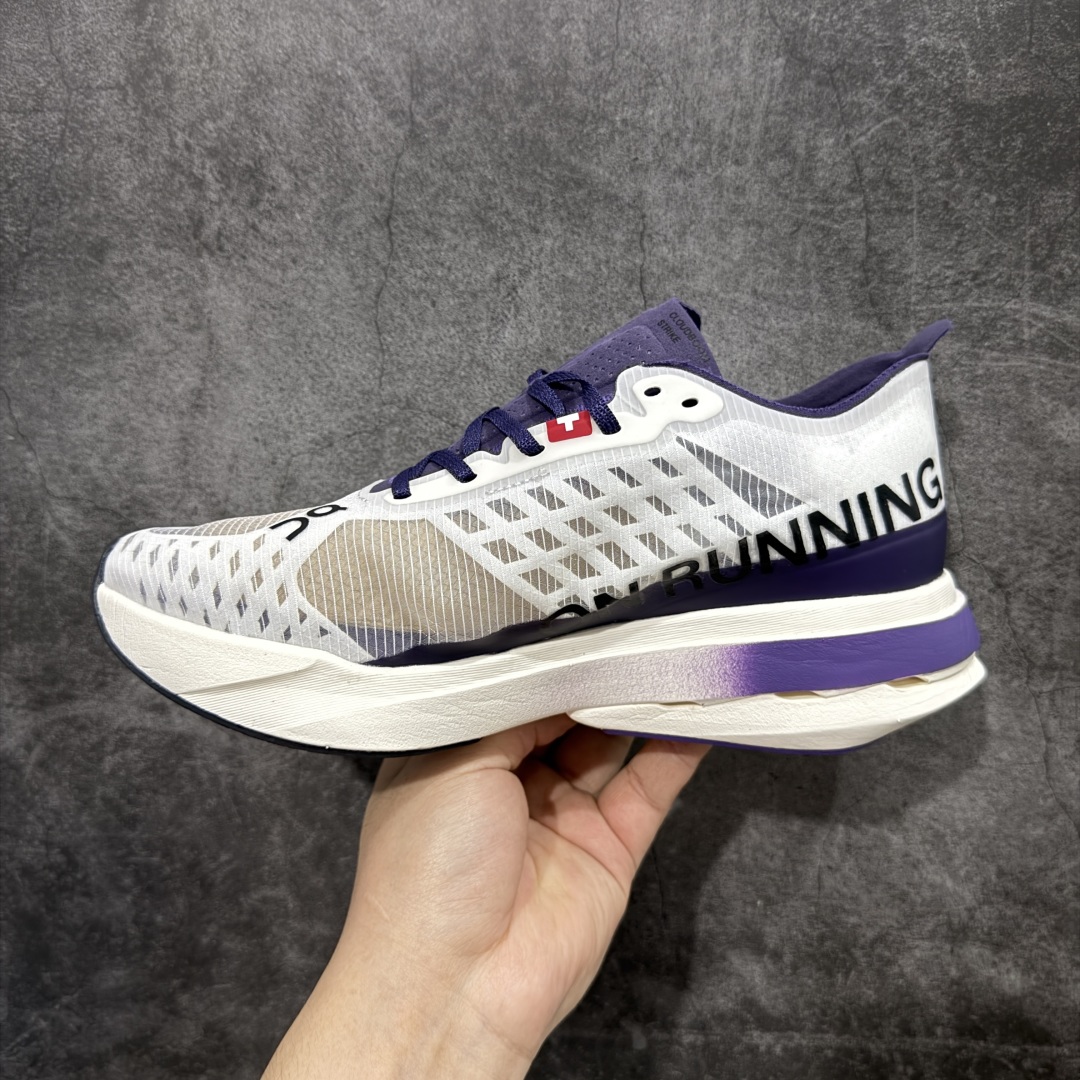 图片[2]-【公司级】On昂跑 Cloudboom Strike Prism 舒适百搭防滑耐磨 低帮 马拉松跑步鞋 On昂跑 Cloudsurfer上演中底“变形计” ，打破传统格局缔造柔软脚感。 On昂跑对于值友来说已经是个相对熟悉的品牌了，旗下的经典款Cloud X兼具稳健敏捷、功能多面，轻量脚感和灵活反馈等优点，是健身爱好者最喜欢的鞋履产品之一。2022年首发的超厚底怪兽跑鞋Cloudmonster，加载最大的Cloudtec模块，柔软的缓震和强力的回弹体验，也让他一战成名，进入大体重运动爱好者和与大众跑者的入门跑鞋心选名单。 尺码：36-45-选品中心