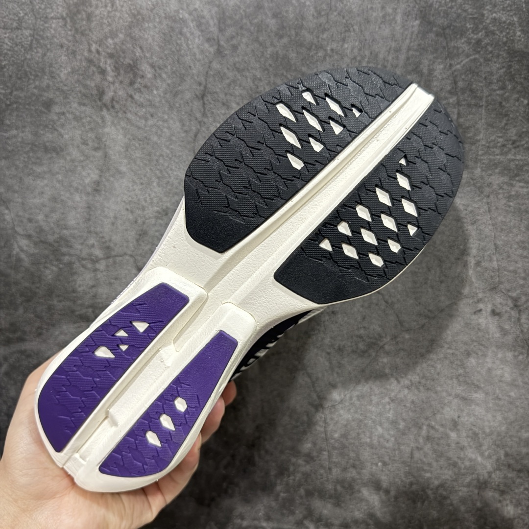 图片[9]-【公司级】On昂跑 Cloudboom Strike Prism 舒适百搭防滑耐磨 低帮 马拉松跑步鞋 On昂跑 Cloudsurfer上演中底“变形计” ，打破传统格局缔造柔软脚感。 On昂跑对于值友来说已经是个相对熟悉的品牌了，旗下的经典款Cloud X兼具稳健敏捷、功能多面，轻量脚感和灵活反馈等优点，是健身爱好者最喜欢的鞋履产品之一。2022年首发的超厚底怪兽跑鞋Cloudmonster，加载最大的Cloudtec模块，柔软的缓震和强力的回弹体验，也让他一战成名，进入大体重运动爱好者和与大众跑者的入门跑鞋心选名单。 尺码：36-45-选品中心