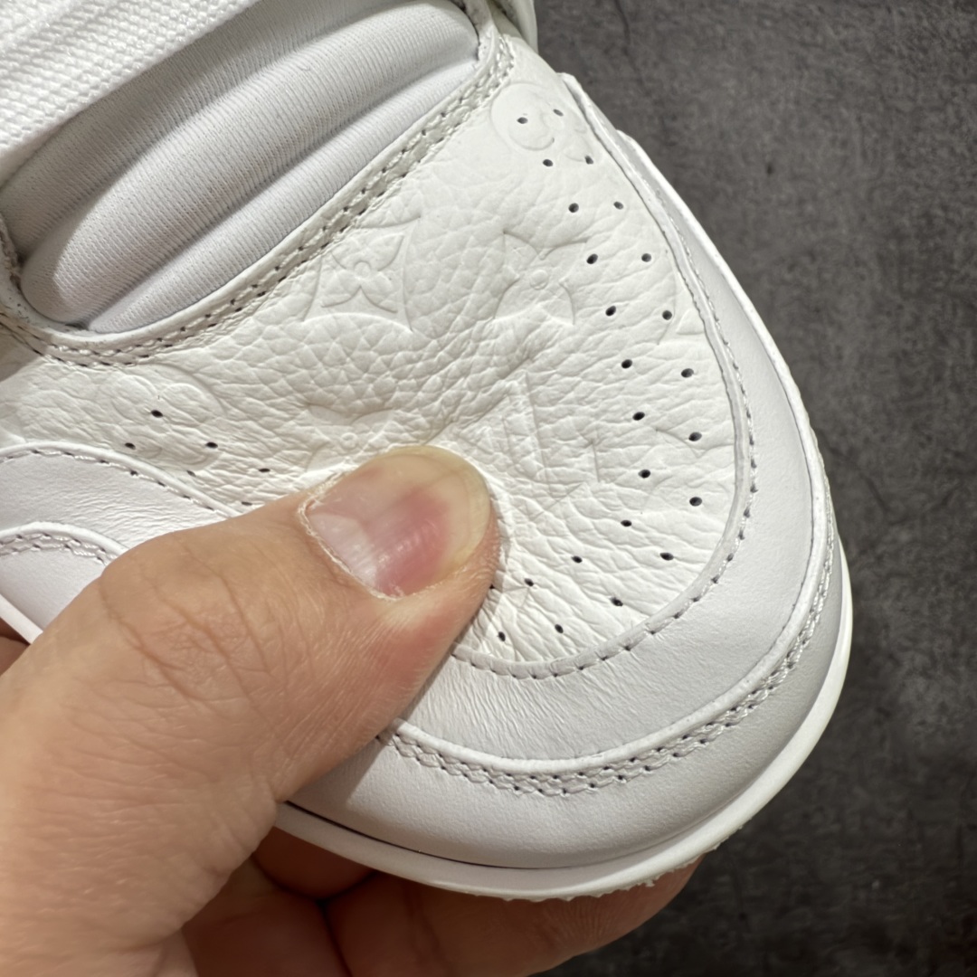 图片[4]-【海淘代购升级版】 现货当天可取 LV Trainer系列高奢运动鞋 村上隆 樱花系列联名 新款芯片顶级 潮人必备单品 同步ZP官网空胶工艺 鞋舌、挂饰均镶嵌NFC芯片感应装置 正确胶片断点式设计 中底正确还原原版油印字母比例 1：1原楦格板、楦头、刀磨全新升级！ 独家订制顶级压纹麂皮 原版开模TPU大底 质感原版一致 垫脚聚米微料加透气英伦网布 披靡市场任何版本！细节完美呈现！ 代购指定版本 全新升级最新双盒包装 扫码秒进官网！ 全套包装配件同比原版 尺码： 35-39-选品中心