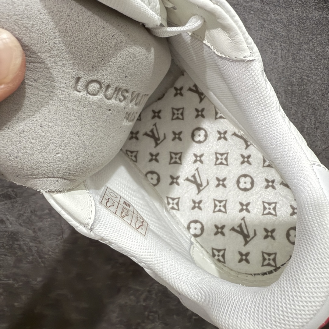 图片[8]-【海淘代购升级版】 现货当天可取 LV Trainer系列高奢运动鞋 村上隆 樱花系列联名 新款芯片顶级 潮人必备单品 同步ZP官网空胶工艺 鞋舌、挂饰均镶嵌NFC芯片感应装置 正确胶片断点式设计 中底正确还原原版油印字母比例 1：1原楦格板、楦头、刀磨全新升级！ 独家订制顶级压纹麂皮 原版开模TPU大底 质感原版一致 垫脚聚米微料加透气英伦网布 披靡市场任何版本！细节完美呈现！ 代购指定版本 全新升级最新双盒包装 扫码秒进官网！ 全套包装配件同比原版 尺码： 35-39-选品中心