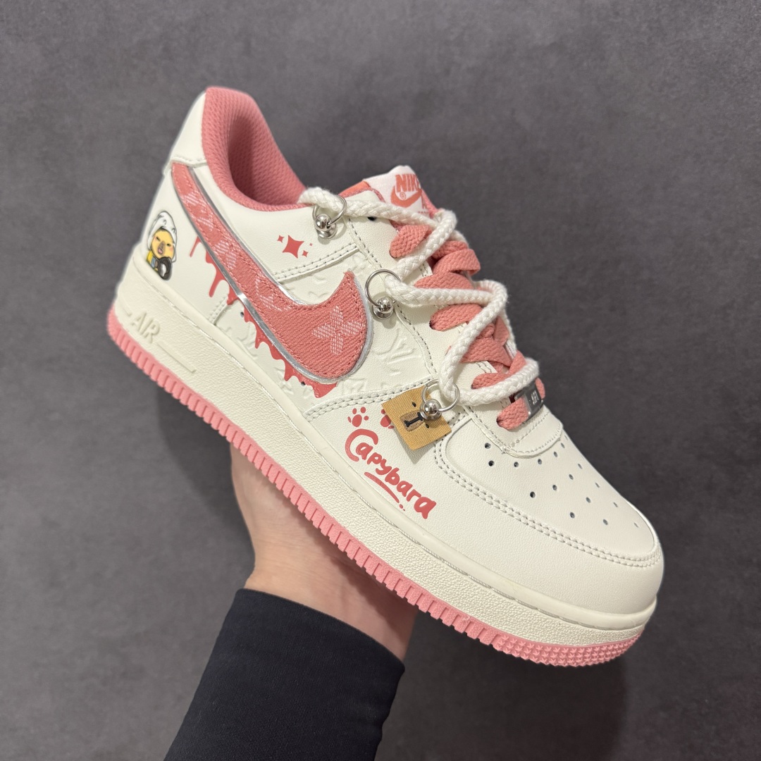  
【定制版】Nike Air Force 1 Low X Capybara Pour milk 卡皮巴