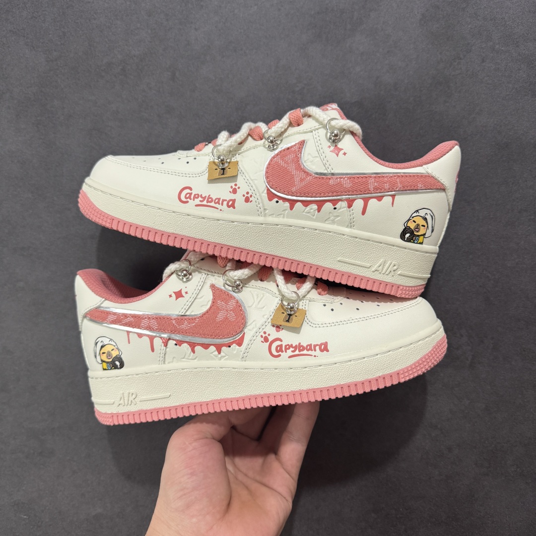  
【定制版】Nike Air Force 1 Low X Capybara Pour milk 卡皮巴