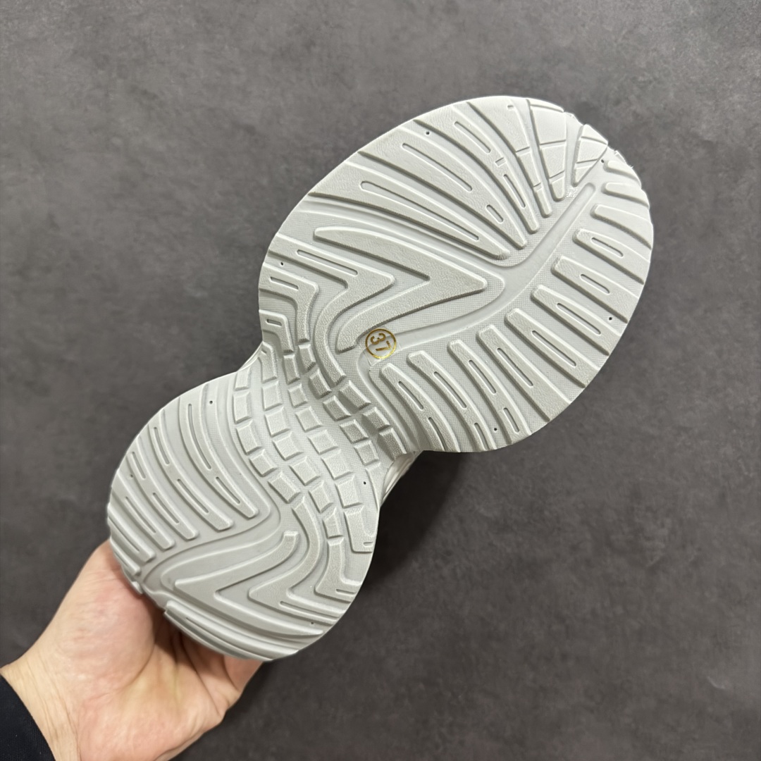 图片[9]-【公司级】GG-CC Chunky Low雷丝珍珠链休闲运动厚底老爹鞋系列 #广东大厂出品 完美细节 GGCC 25ss春夏爆款 厚底增高 大长腿 时髦look轻松定格 不费力展现率性氛围 高档银盒 酷帅机能风不规则设计大底 银白配色好温柔 缎带蝴蝶结/珍珠鞋扣/月牙底 柔软有弹性的月牙底和增加舒适度显腿长的5cm增高 长时间走路和站立都不累脚轻便舒适百搭 不管怎么搭都好看~ 尺码：35 36 37 38 39 40-选品中心