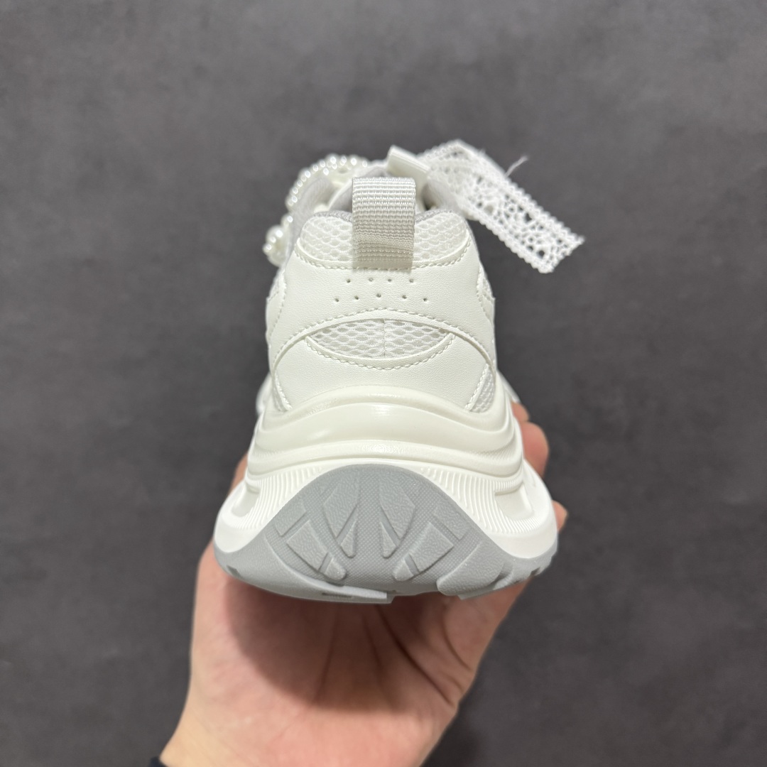 图片[4]-【公司级】GG-CC Chunky Low雷丝珍珠链休闲运动厚底老爹鞋系列 #广东大厂出品 完美细节 GGCC 25ss春夏爆款 厚底增高 大长腿 时髦look轻松定格 不费力展现率性氛围 高档银盒 酷帅机能风不规则设计大底 银白配色好温柔 缎带蝴蝶结/珍珠鞋扣/月牙底 柔软有弹性的月牙底和增加舒适度显腿长的5cm增高 长时间走路和站立都不累脚轻便舒适百搭 不管怎么搭都好看~ 尺码：35 36 37 38 39 40-选品中心