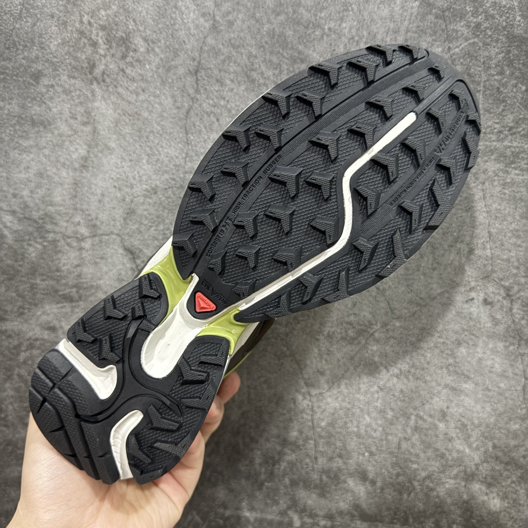 图片[9]-【绿x版】Salomon 萨洛蒙XT-Whisper 户外 休闲 运动鞋 跑鞋 479049 原版购入开发 做货 Salomon 对 XT-WHISPER 鞋面设计进行了升级，以多种鞋面材质，构造了丰富的鞋面层次，为鞋款增添摩登现代感。鞋款独特的波浪形 Sensifit系统设计勾勒出鞋身的流动感线条，并结合标志性的Quicklace™ 快速系带系统，保障全鞋舒适包裹感。结合 Contagrip® 大底，在保留鞋款功能性的同时多维度诠释城市户外型格 配送专柜精美包装🛍📦 面料 ： 原版定制进口网面+牛皮 内里 ： 原版进口透气网里 鞋底 ： 原版开模防滑橡胶材质 底厚 ：3.5CM 尺码： 36-46-选品中心