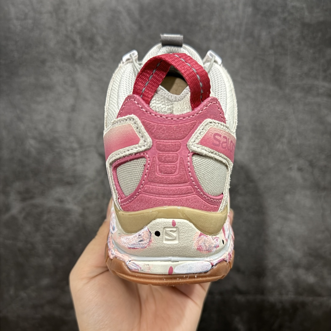 图片[4]-【纯原定制版】PandaPark x SALOMON萨洛蒙 XA Pro 3D Suede 织物 粉色 渐变 做旧复古 暗纹 防滑耐磨 低帮 户外功能鞋 男女同款 米粉 472436 纯原外贸平台特供订单 全套原纸板楦头开发 原厂特供网布配套加持 确保原汁原味 完美呈现版型 原档数据独家私模五层组合大底 男女鞋同步官方 原装Ortholite轻量化鞋垫 中底布带钢印编号 原厂TPU锁扣 进口港宝加持 后跟自然饱满 还原公司包裹性 尺码：36 36.5 37.5 38 38.5 39-选品中心