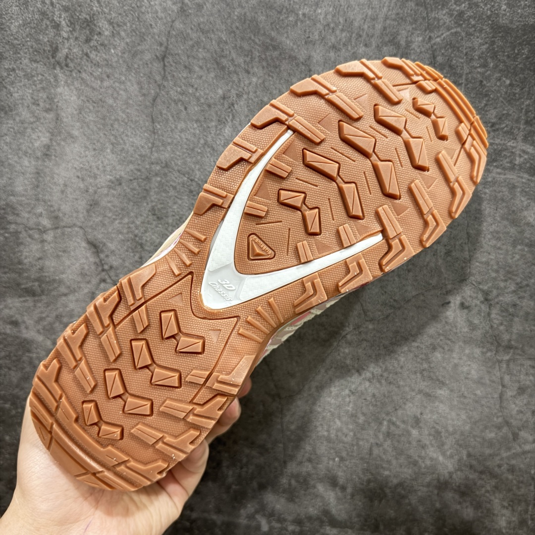 图片[9]-【纯原定制版】PandaPark x SALOMON萨洛蒙 XA Pro 3D Suede 织物 粉色 渐变 做旧复古 暗纹 防滑耐磨 低帮 户外功能鞋 男女同款 米粉 472436 纯原外贸平台特供订单 全套原纸板楦头开发 原厂特供网布配套加持 确保原汁原味 完美呈现版型 原档数据独家私模五层组合大底 男女鞋同步官方 原装Ortholite轻量化鞋垫 中底布带钢印编号 原厂TPU锁扣 进口港宝加持 后跟自然饱满 还原公司包裹性 尺码：36 36.5 37.5 38 38.5 39-选品中心